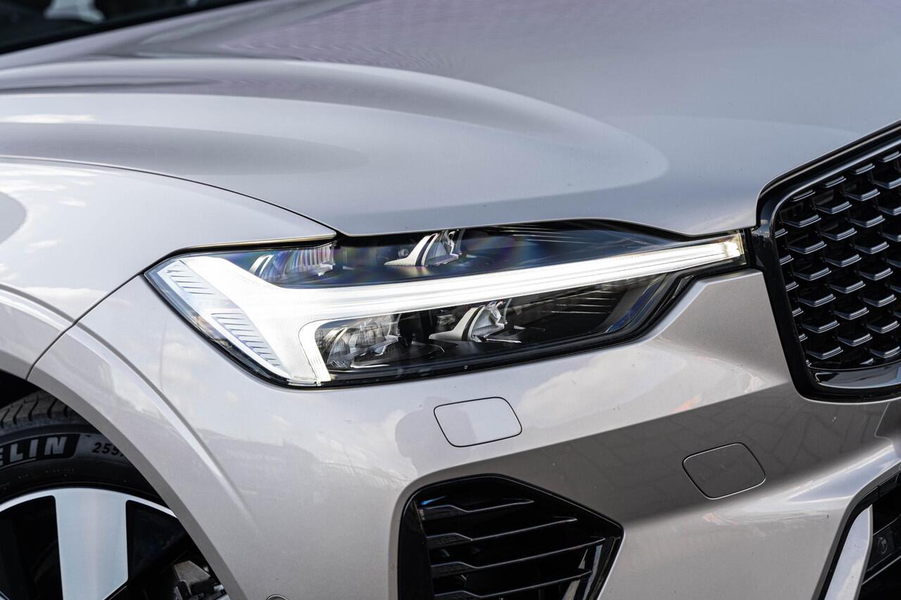 Volvo XC60 2.0 T6 Plug-in hybrid AWD Ultra Dark | Harman Kardon Audio | Trekhaak | Schuif- / Kanteldak | Stoel- / Stuurverwarming Voor + Achter | 360 Camera | Adaptive Cruise | Long Range | Google | Carplay | Dodehoekdetectie