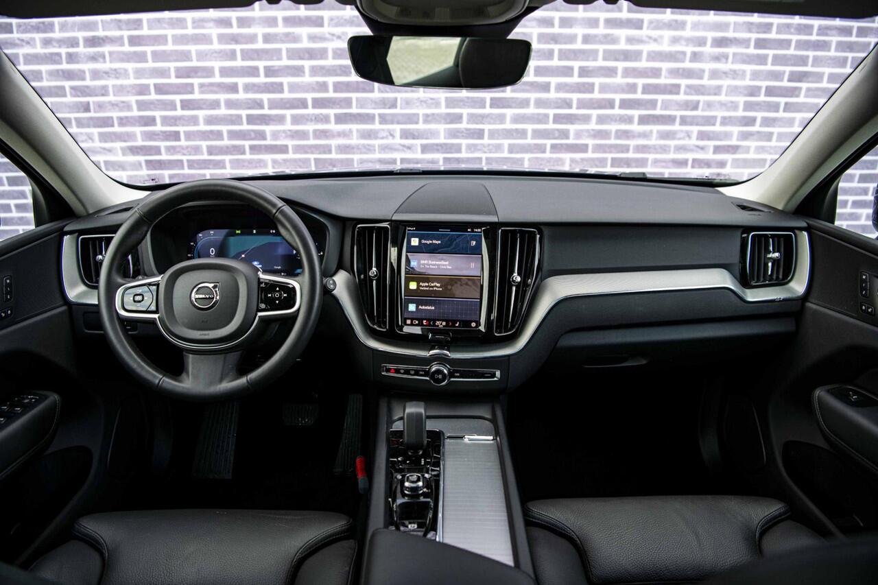 Volvo XC60 2.0 T6 Plug-in hybrid AWD Plus Dark | Adaptieve cruise control | Trekhaak | Stoel- en stuurverwarming | BLIS | Panorama dak |Schuif/kanteldak | Elektrisch verstelbare voorstoelen met geheugen |