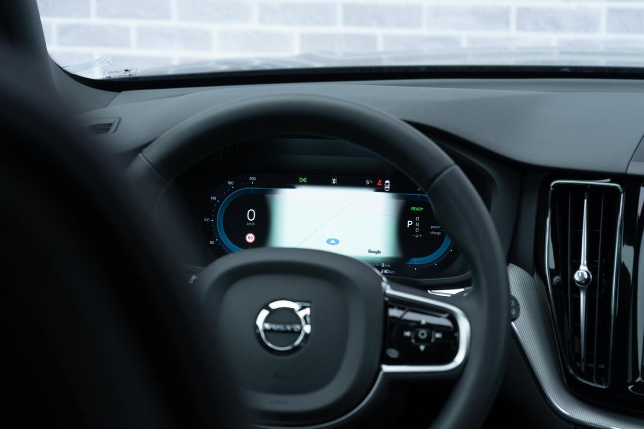 Volvo XC60 T6 Plug-in hybrid AWD Plus Black Edition | Long Range | Trekhaak | BLIS | Panoramadak | Adaptive cruise-control | 360° camera | Verw.stoelen V+A | Harman Kardon | Donker glas | 21" wielen