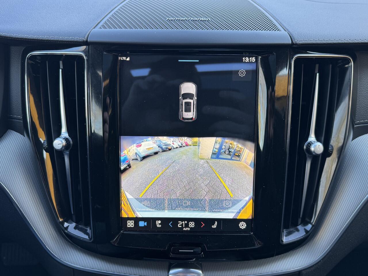 Volvo XC60 2.0 T8 Plug-in hybrid AWD Inscription Leder PanoSchuifdak Camera Carplay Headup