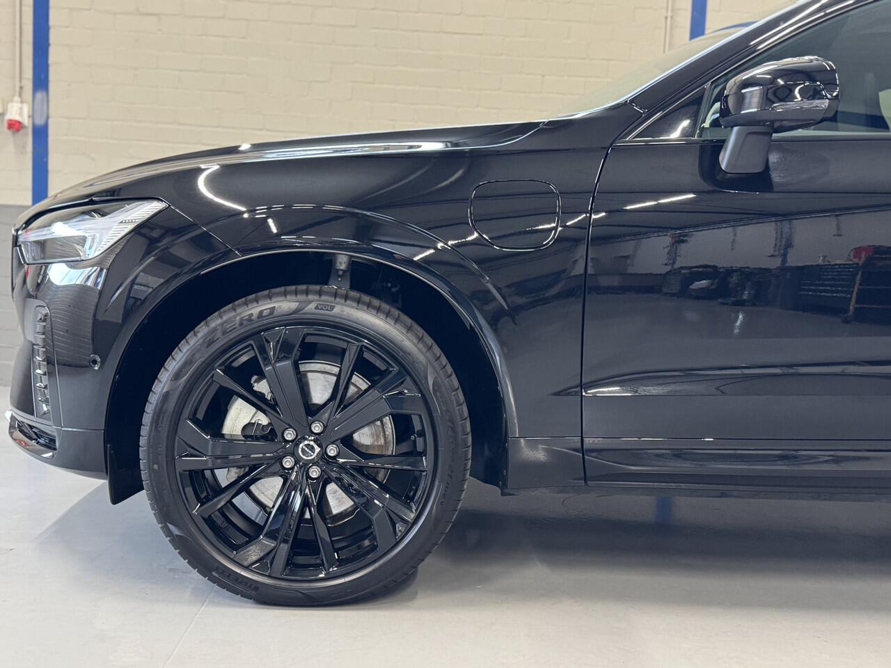 Volvo XC60 2.0 T8 Plug-in hybrid AWD Ultra Black Edition | Luchtvering | Bowers & Wilkins | Head Up | Trekhaak