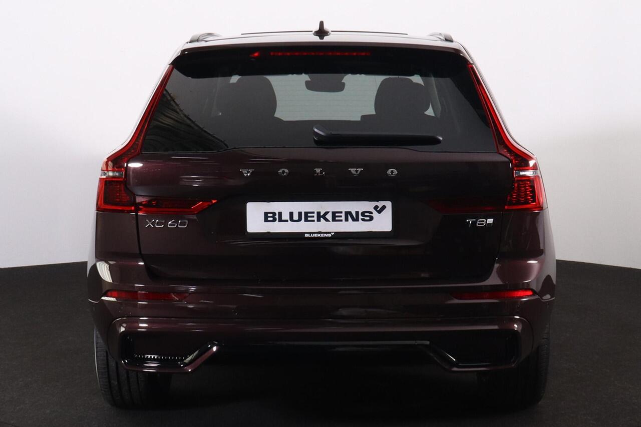 Volvo XC60 T8 Recharge AWD Ultra Dark - Panorama/schuifdak - IntelliSafe Assist & Surround - 360º Camera - Harman/Kardon audio - Adaptieve LED koplampen - Verwarmde voorstoelen, stuur & achterbank - Parkeersensoren voor & achter - Elektr. bedienb. voorstoelen met ge