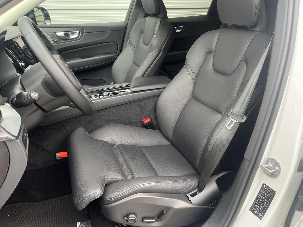 Volvo XC60 T8 Plug-in hybrid AWD Ultimate Dark / Luchtvering / Extra getint glas / 360 camera / Trekhaak semi-elektrisch /