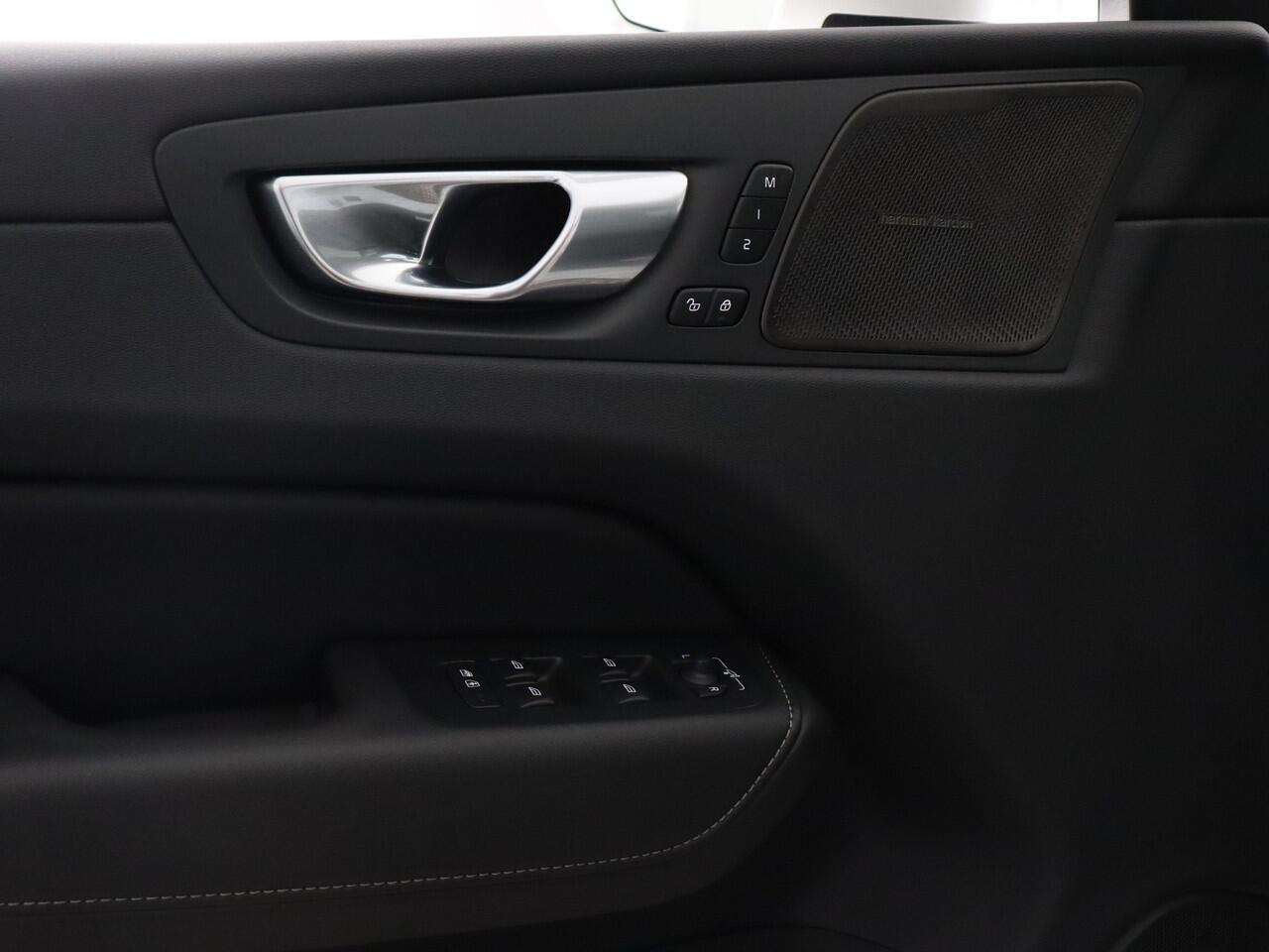 Volvo XC60 2.0 T8 PHEV AWD Plus Bright Long Range (Luchtvering / Pano / Stoelkoeling-verw. / H&K / 21'')