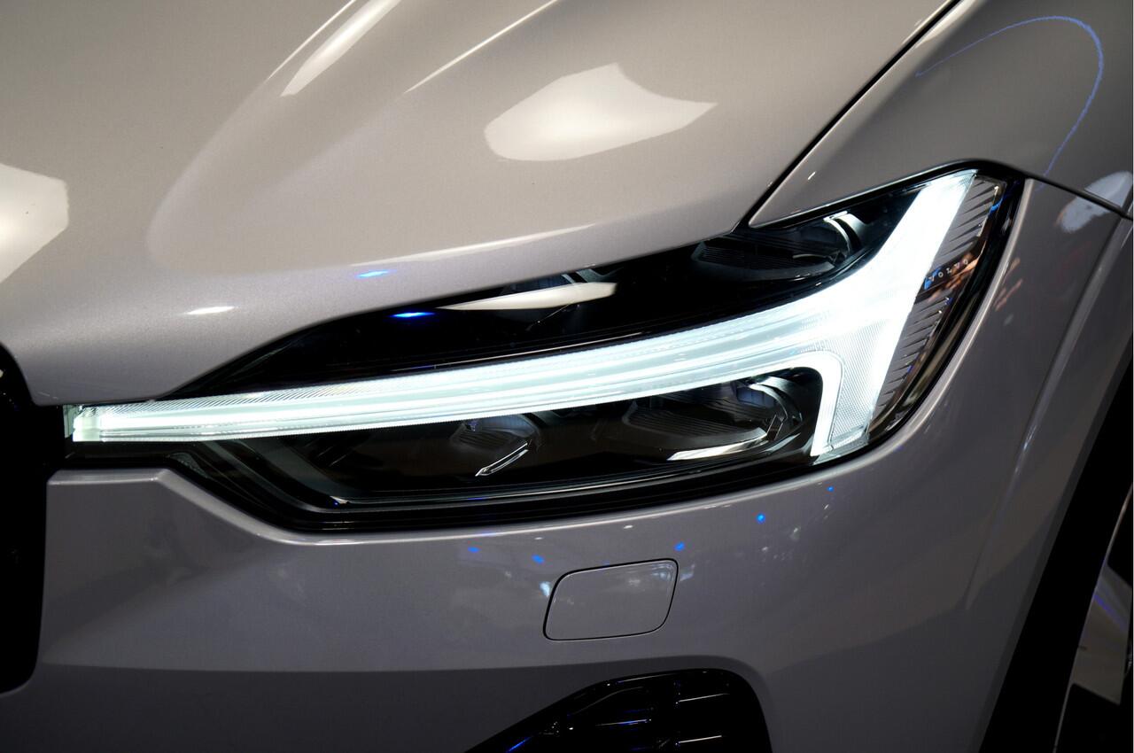 Volvo XC60 2.0 T6 AWD LONG RANGE 293kW/399pk Aut8 Plug-in hybrid Plus Dark PANORAMADAK + HARMAN/KARDON + ADAPT.CRUISE + PILOT ASSIST + CAMERA + STOELVERWARMING V&A + STUURVERWARMING + GOOGLE DASH&SERVICES + LANE ASSIST + PARKSENSOREN + 20" LM-VELGEN!!