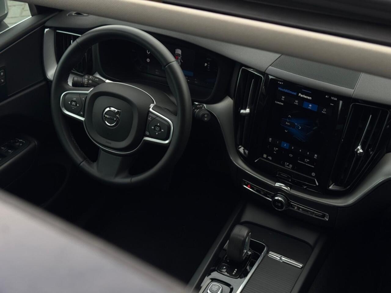 Volvo XC60 2.0 T6 AWD Inscr.Exp FULL PANO CAMERA NAVI LEDER LED PDC