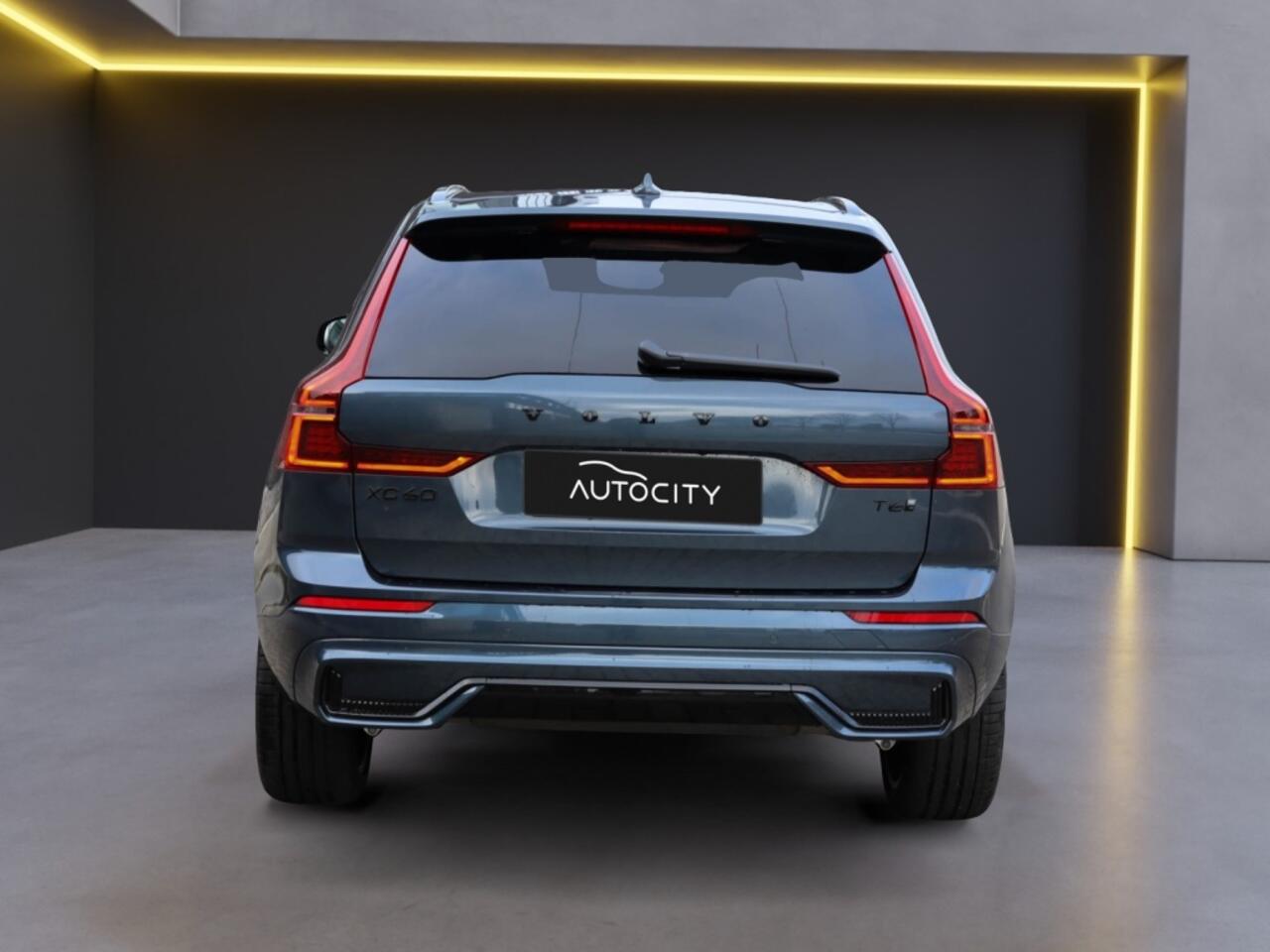 Volvo XC60 MY26 T6 Plus Black Edition Recharge Plug-In Hybrid AWD Pano l Lo