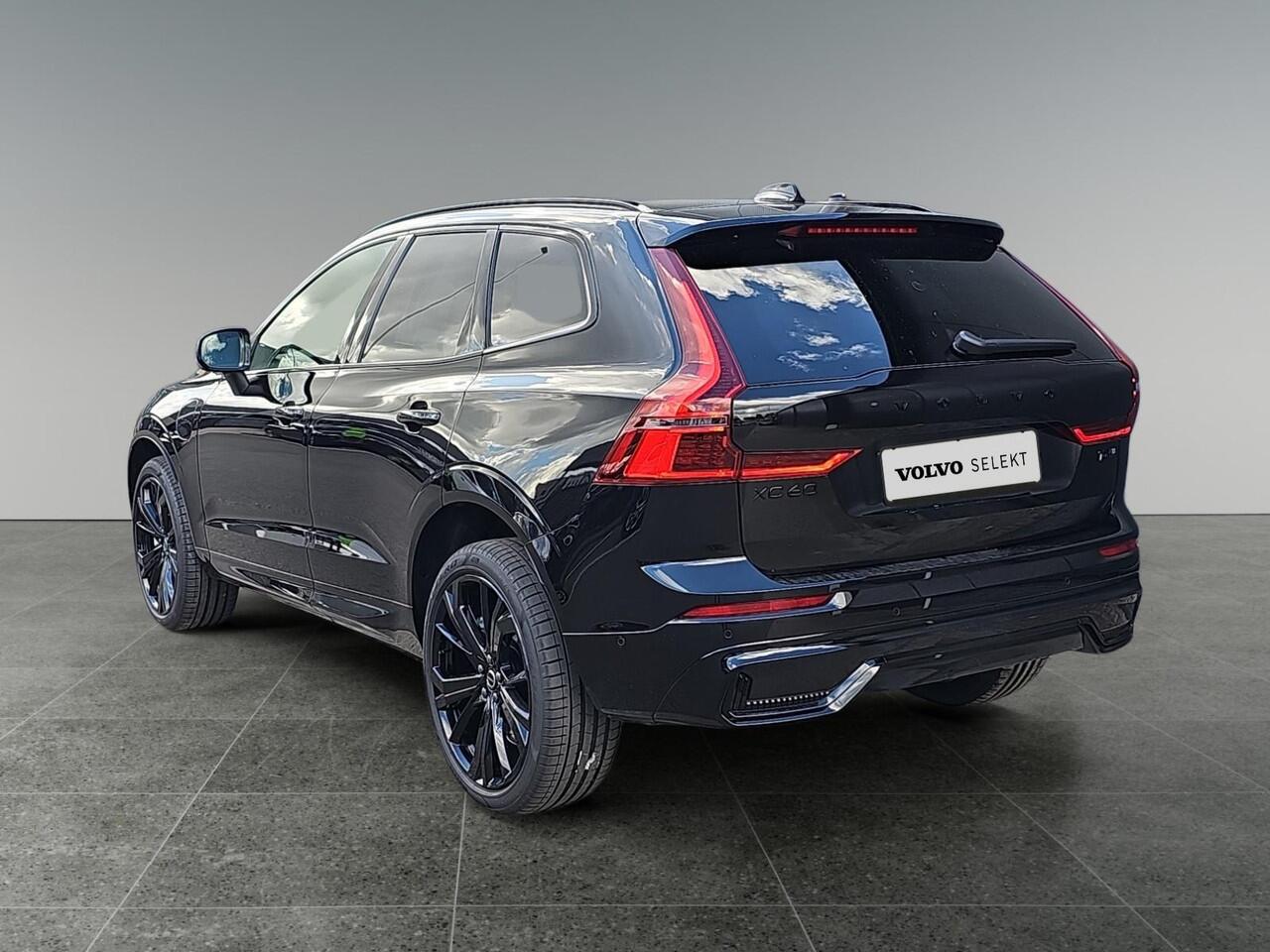 Volvo XC60 2.0 T6 Plug-in hybrid AWD Ultra Black Edition | Luchtvering | Bowers & Wilkins Audio | Extra getint glas | Nappa lederen bekleding |