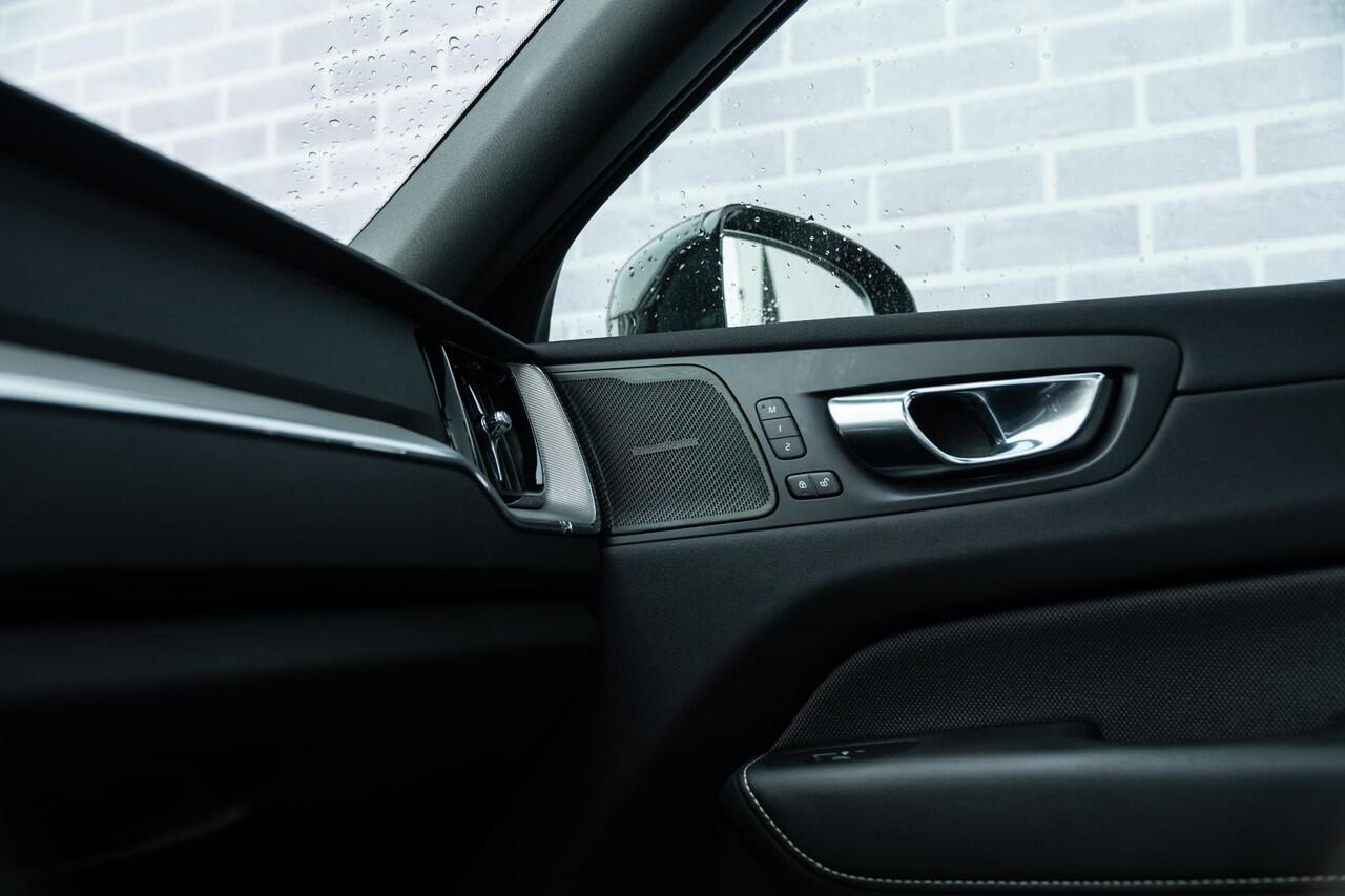 Volvo XC60 T6 Plug-in hybrid AWD R-Design Aut. | Long Range | Google Maps | Adaptieve Cruise Control | Panoramadak | Trekhaak | Harman Kardon Audio | Stoel-/Stuur-/Voorruitverwarming | Parkeercamera |