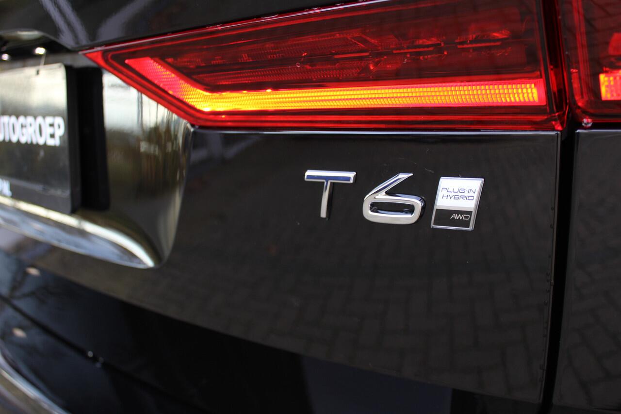 Volvo XC60 2.0 T6 Plug-in hybrid AWD Plus Dark | FACELIFT | Keyless entry/start | Achteruitrijcamera | Elektrische kofferbakklep | Memory stand stoelen | Adaptive cruise | Wegklapbare trekhaak | Apple CarPlay/Android Auto | Climate controle | Draadloze telefoonlader