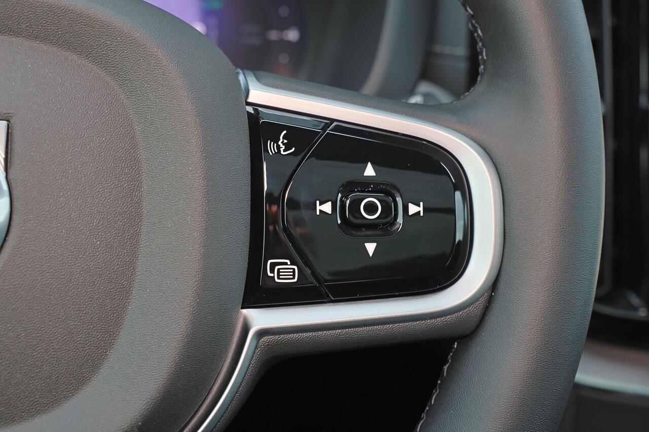 Volvo XC60 T6 Recharge AWD Ultra Black Edition - Panorama/schuifdak - IntelliSafe Assist & Surround - 360º Camera - Harman/Kardon audio - Adaptieve LED koplampen - Verwarmde voorstoelen, stuur & achterbank - Parkeersensoren voor & achter - Elektr. bedienb. voorstoel