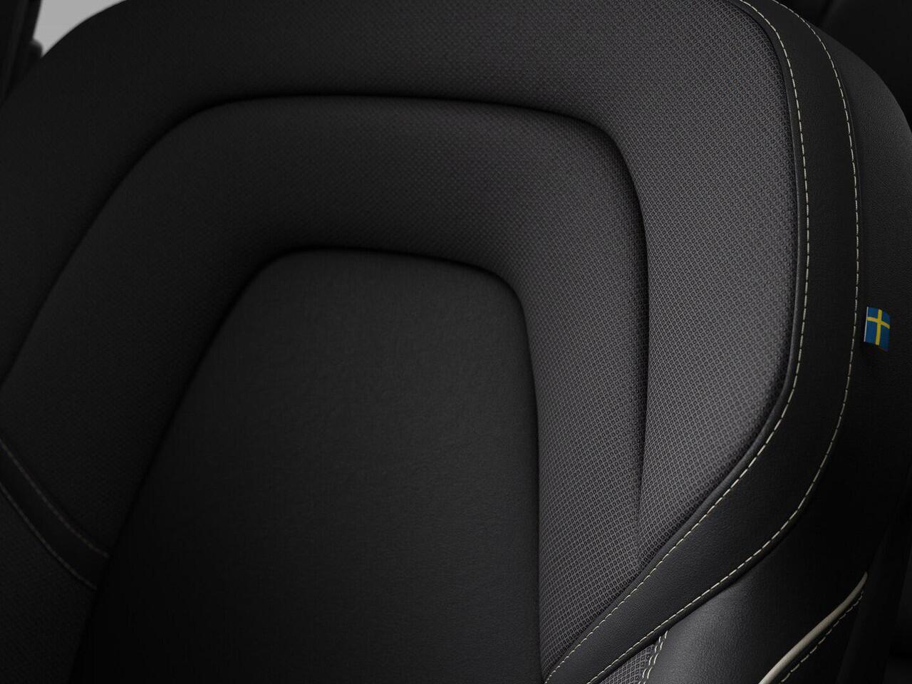 Volvo XC60 2.0 T6 Plug-in hybrid AWD Plus Black Edition Automaat / Panoramadak / Privacy Glass / MY2026 / 21" velgen / MY2026