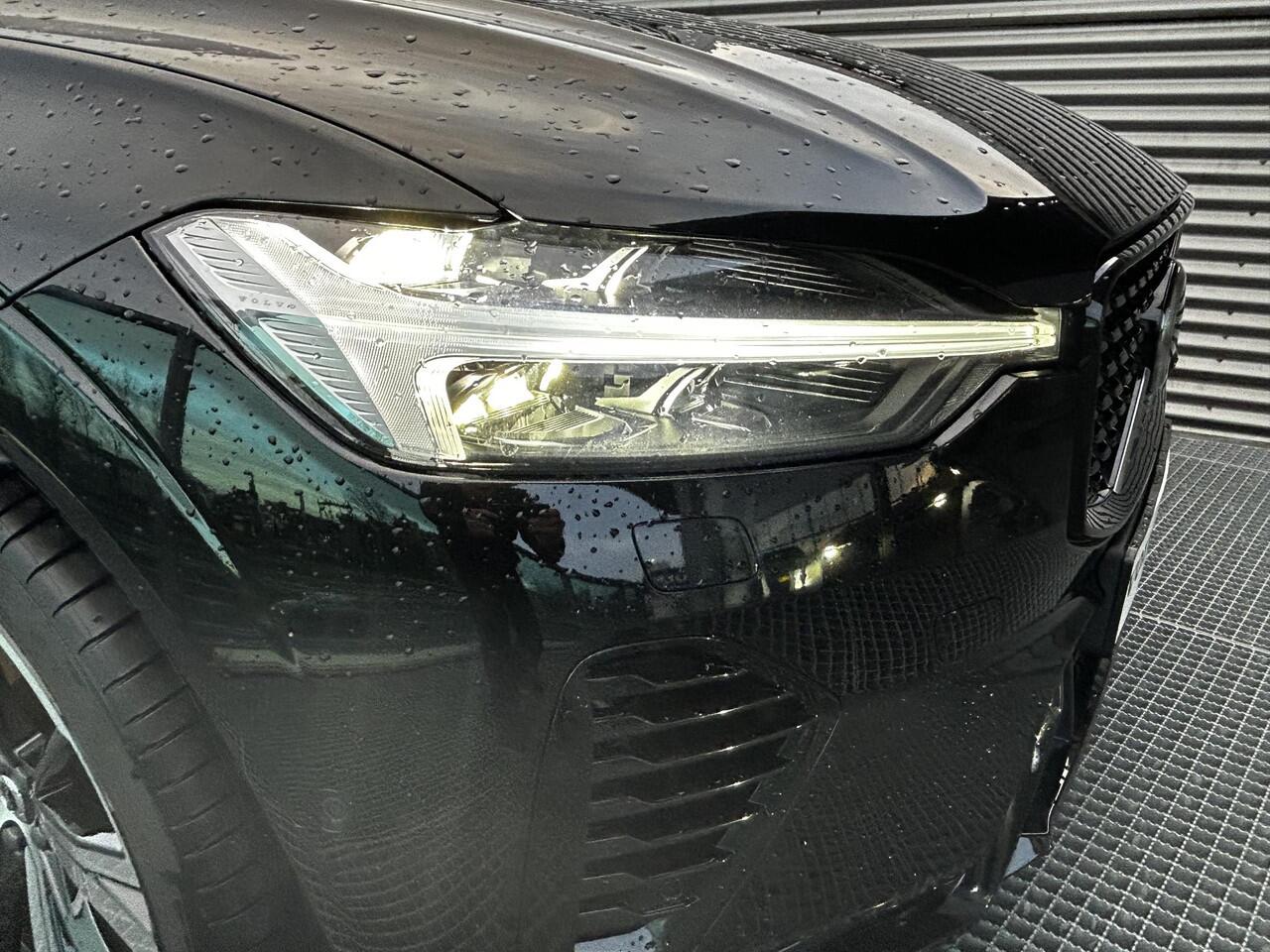 Volvo XC60 Plus T6 AWD Panoramadak, Electr. verstelbare stoelen, Verwarmde stoelen + stuurwiel, Harman-Kardon premium audio, 21 inch lichtmetalen velgen, Trekhaak semi electrisch