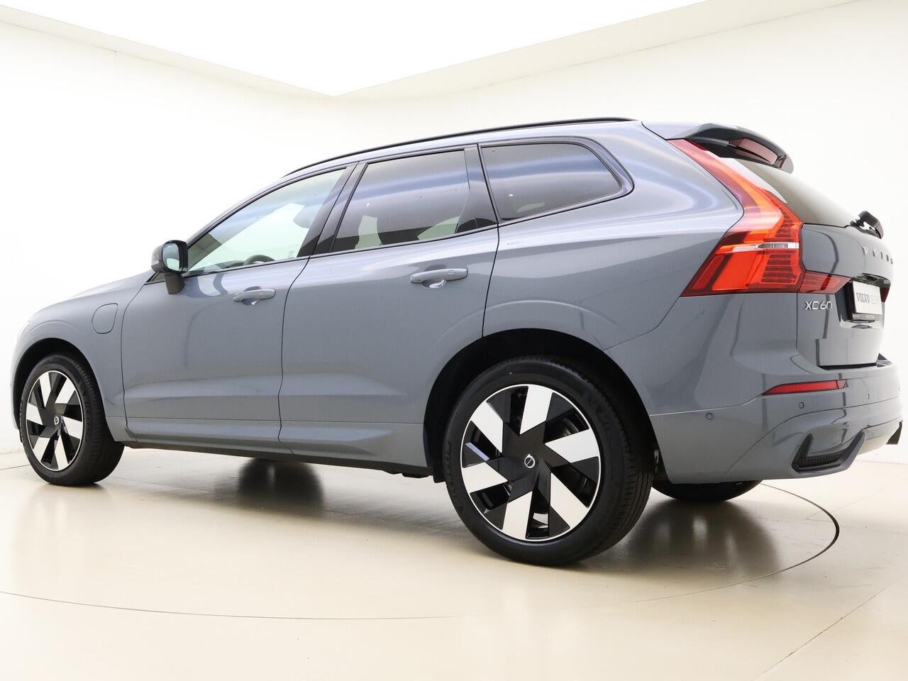 Volvo XC60 T6 350pk AWD Plus Dark / Harman en Kardon audio / Panorama dak / Camera rondom /
