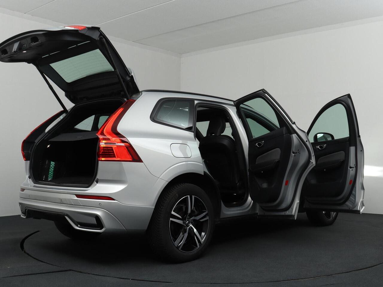 Volvo XC60 2.0 Recharge T6 AWD R-Design SilverDawn met Glossy Black pakket!