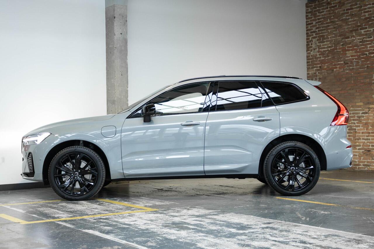 Volvo XC60 2.0 T6 Plug-in hybrid AWD Plus Black Edition | Verwacht Nov. 2025 | Luchtvering | 360º Camera | Schuif/Kantel-Panoramadak | Head-Up Display | 21" Lichtmetalen Wielen | Donkergetint Glas |