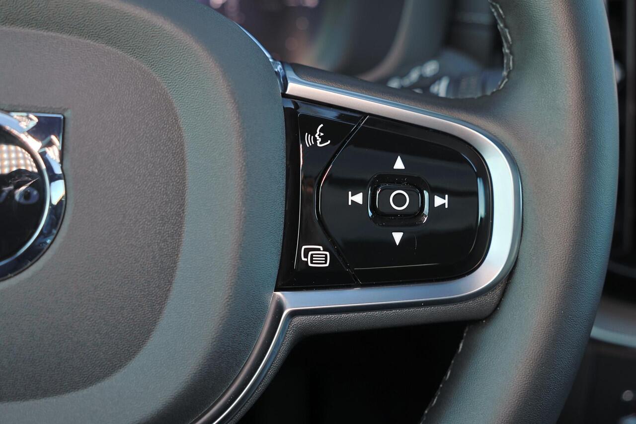 Volvo XC60 T6 Recharge AWD Ultra Black Edition - Panorama/schuifdak - IntelliSafe Assist & Surround - 360º Camera - Harman/Kardon audio - Adaptieve LED koplampen - Verwarmde voorstoelen, stuur & achterbank - Parkeersensoren voor & achter - Elektr. bedienb. voorstoel