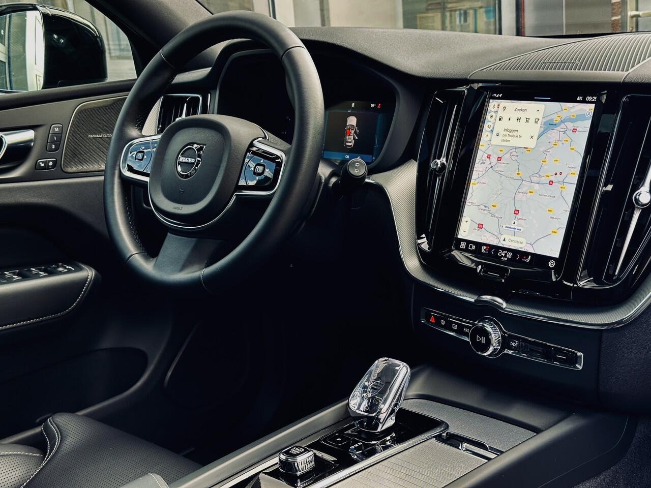 Volvo XC60 2.0 T6 Hybrid | AWD | Dark Label | Pamoramadak | Luchtvering | Apple Carplay | Stoelverw voor/achter | Incl BTW