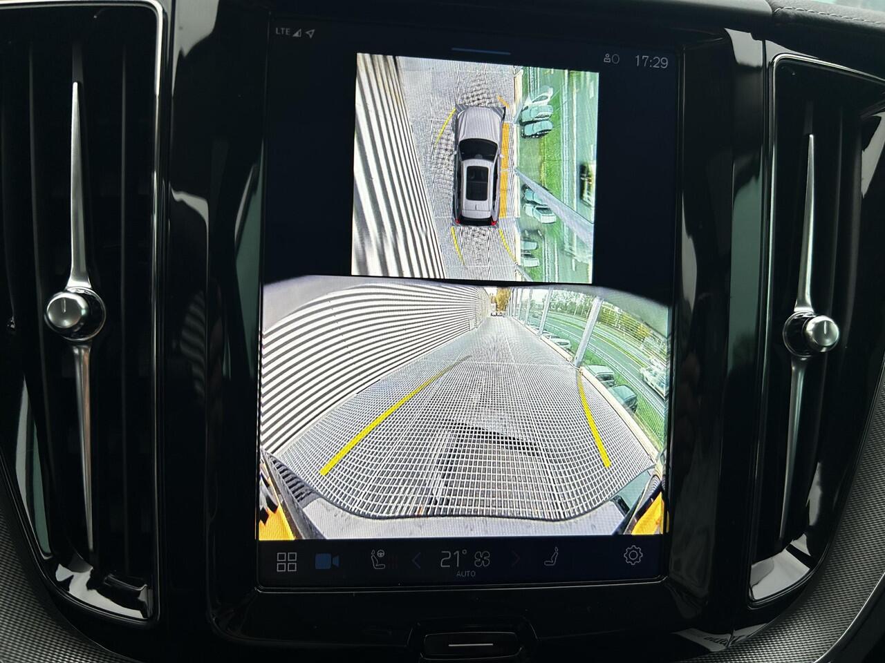 Volvo XC60 2.0 T6 Plug-in hybrid AWD Ultra Dark Panorama dak, 360Gr Parkeer Camera, Verwarmde stoelen+Stuur, Harman-Kardon Premium Sound, Electr. verstelbare voorstoelen, Trekhaak semi electrisch