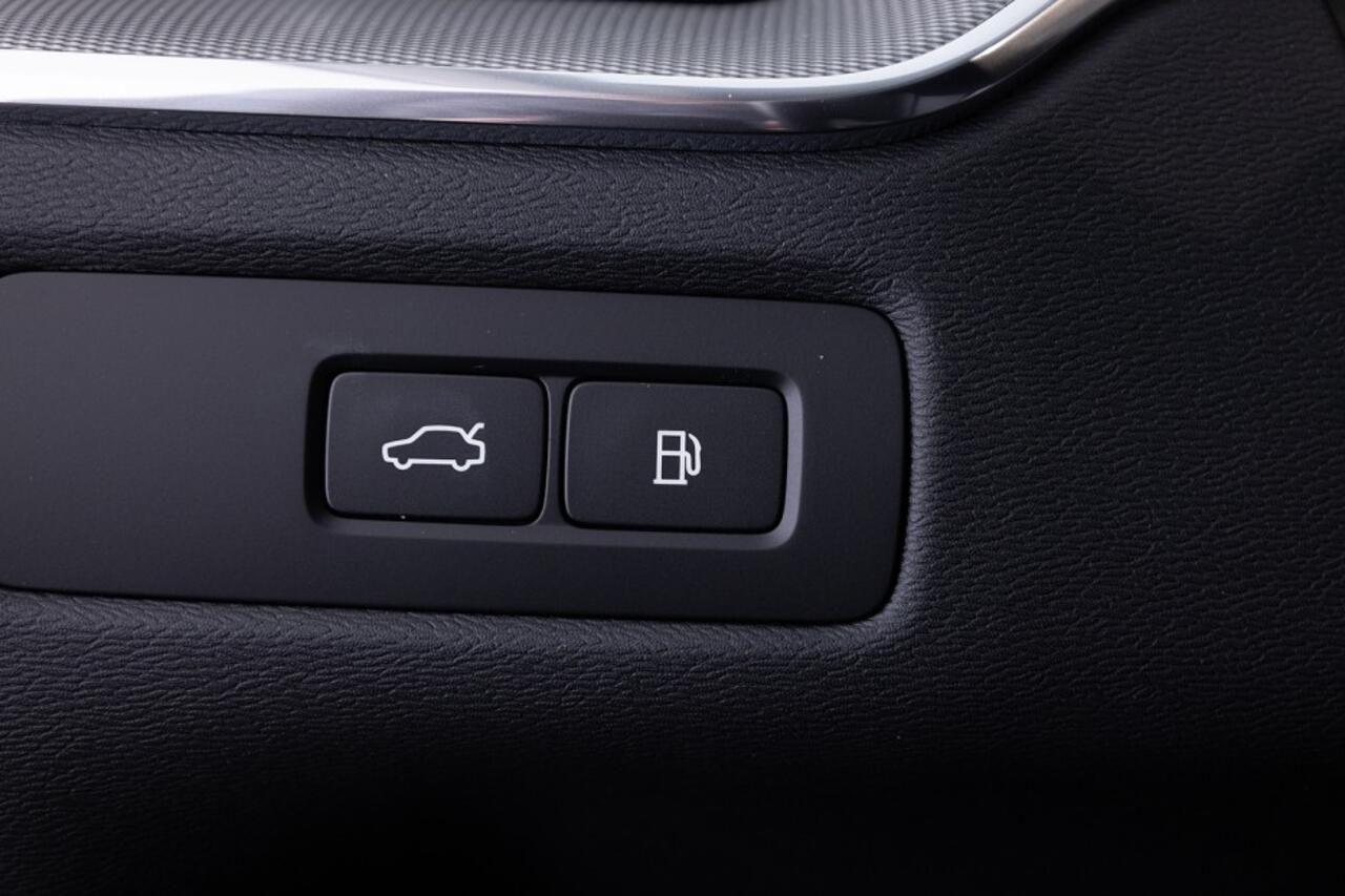 Volvo XC60 2.0 T8 Plug-in hybrid AWD Ultra Dark | LUCHTVERING ? 1e Eigenaar