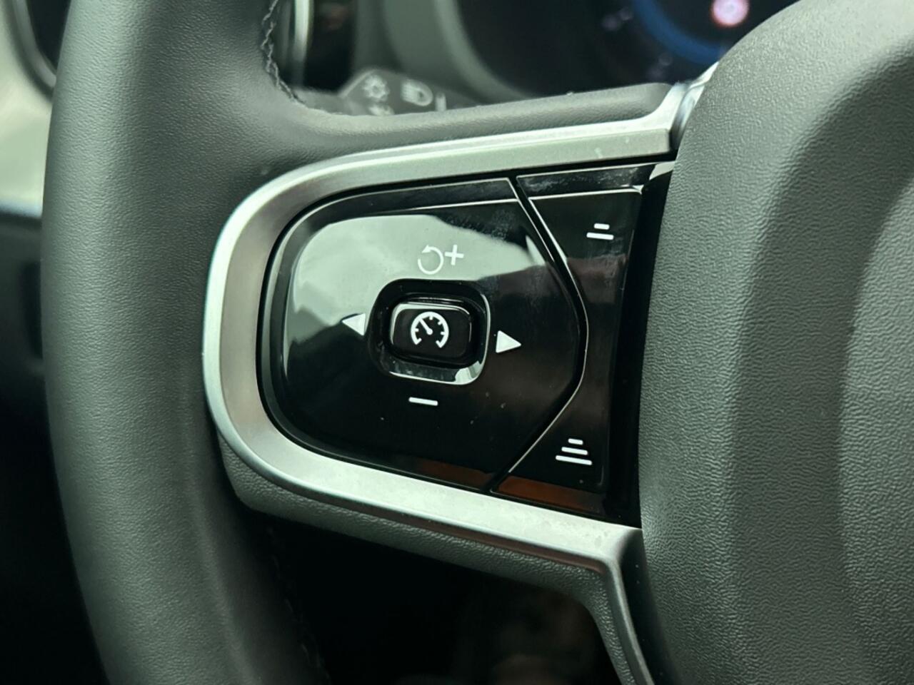 Volvo XC60 2.0 T6 Dark | 20'' | 360* | Trekhaak | Head-Up | H&K | Pano |