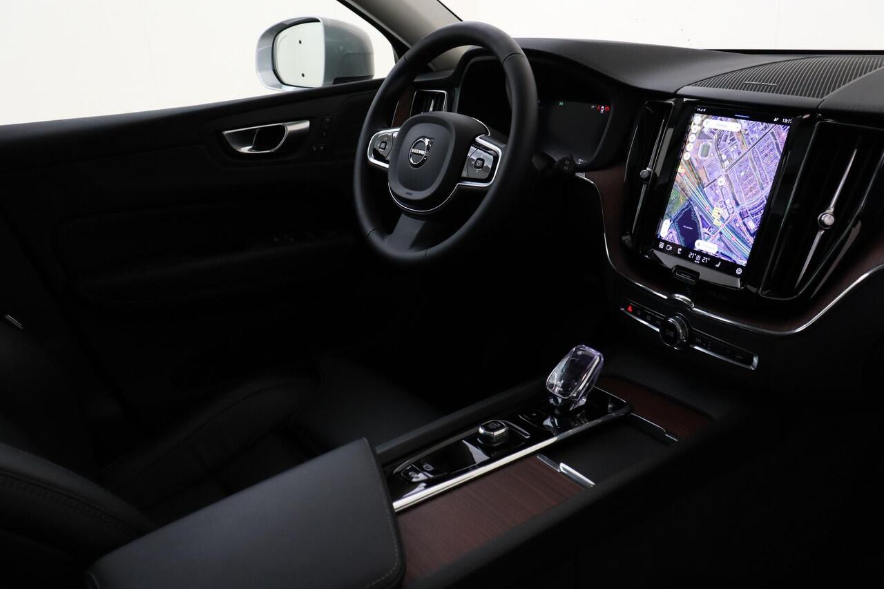 Volvo XC60 T6 PLUG-IN HYBRID AWD ULTIMATE BRIGHT -PANO.DAK|GEVENT.LEDER+MASSAGE|LUCHTVERING|TREKHAAK|360°CAM|HARMAN/KARDON