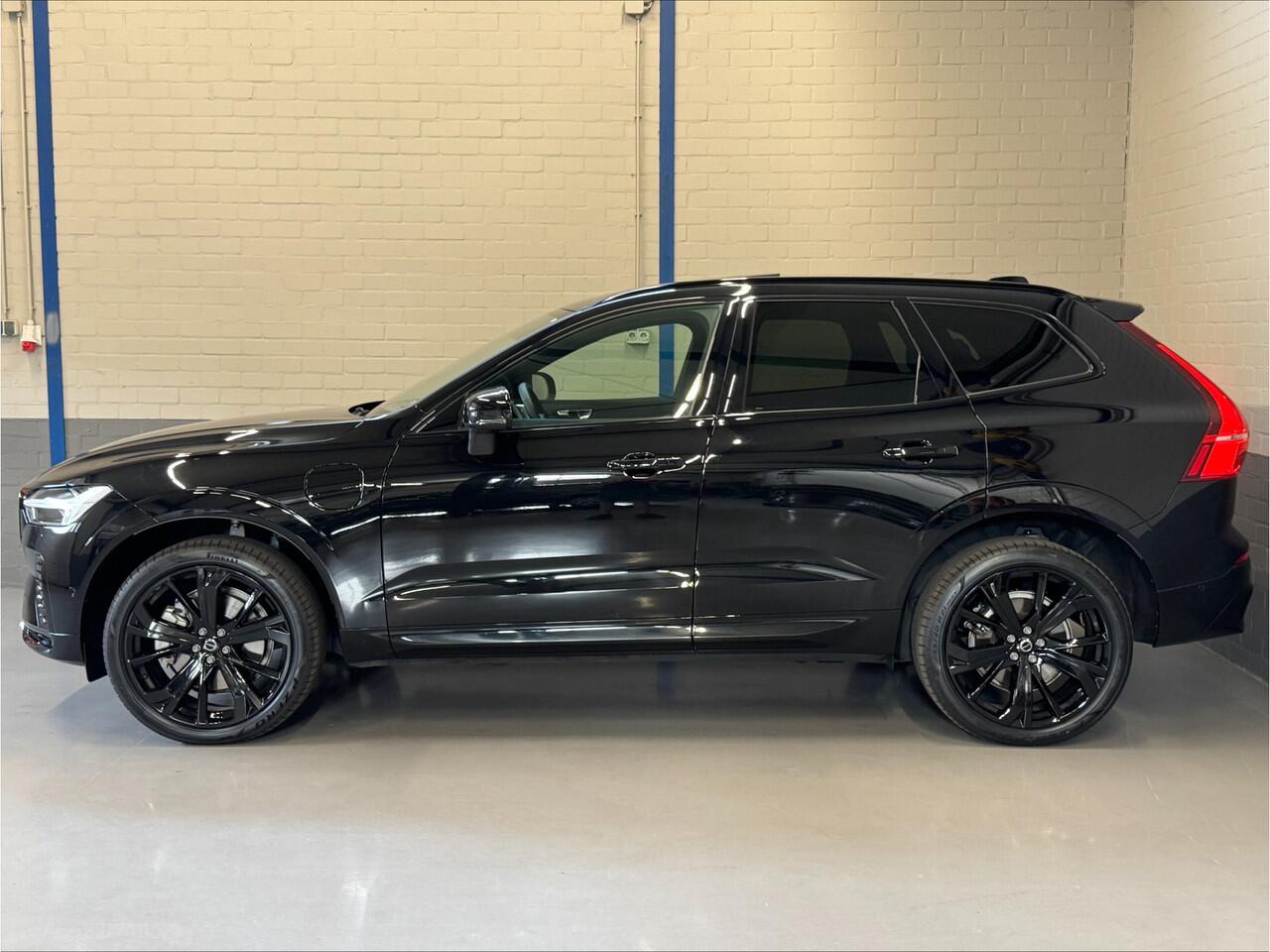 Volvo XC60 2.0 T8 Plug-in hybrid AWD Ultra Black Edition | Luchtvering | Bowers & Wilkins | Head Up | Trekhaak