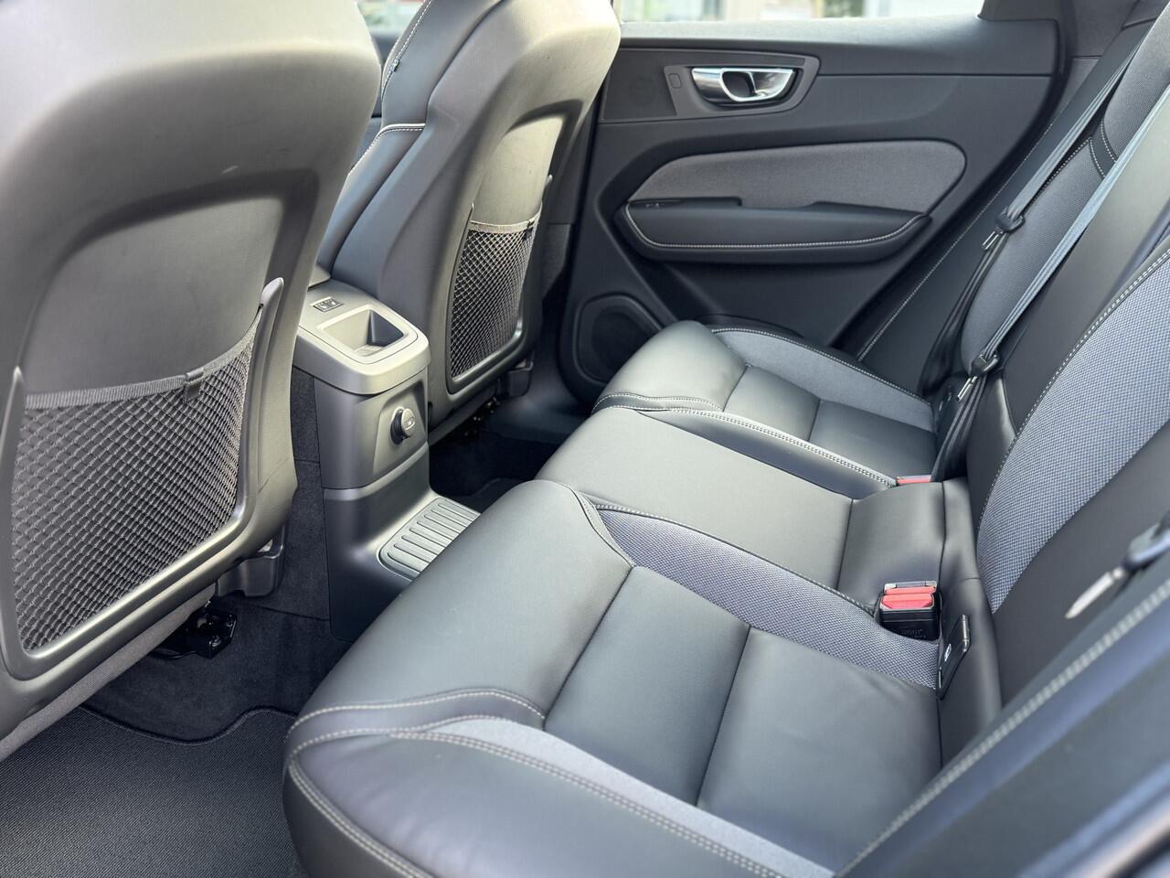 Volvo XC60 2.0 T6 Plug-in AWD Plus Black Edition Long Range | Pano | Harman/Kardon |