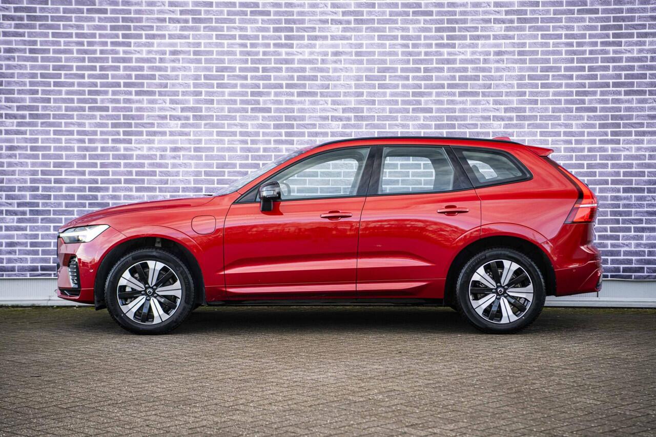 Volvo XC60 2.0 T6 Plug-in hybrid AWD Plus Dark | Adaptieve cruise control | 360° camera | Trekhaak | Stoel- en stuurverwarming | Dode hoek detectie BLIS | Panorama dak | All season banden | Google Auto |