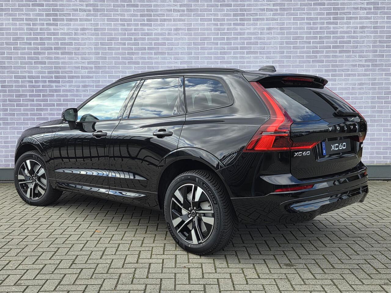 Volvo XC60 T6 Plug-in hybrid AWD Essential | Driver Assist | Climate line | Donker glas | Park assist V + A | 19 " | Nordico Microtech | All-season banden |