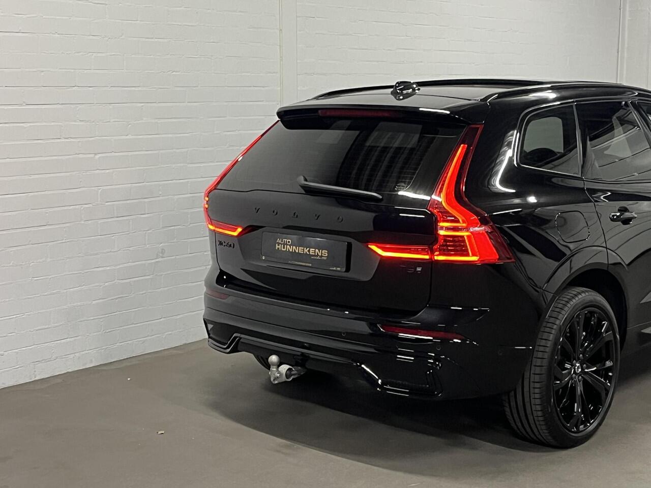 Volvo XC60 2.0 T6 Plug-in hybrid Black Edition | Open dak | Trekhaak | Long range | Adapt. Cruise control | Harman/Kardon |