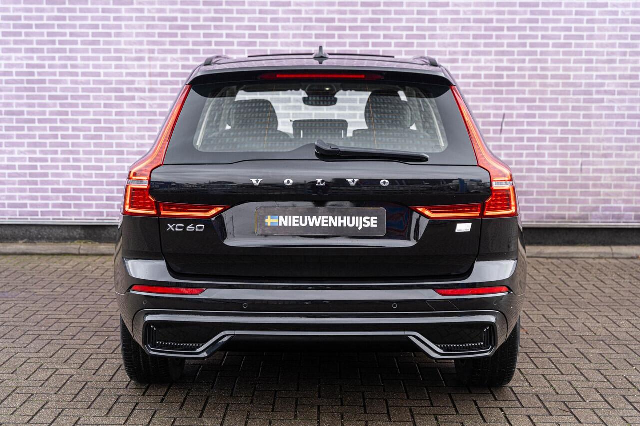 Volvo XC60 2.0 T6 Plug-in hybrid AWD Plus Dark | Long Range | Harman Kardon Audio | Schuif- / Kanteldak | Head Up Display | Stoel- / Stuurverwarming | Power Seats | Keyless | Parkeerverwarming | Dodehoek Detectie | Elektrische achterklep |