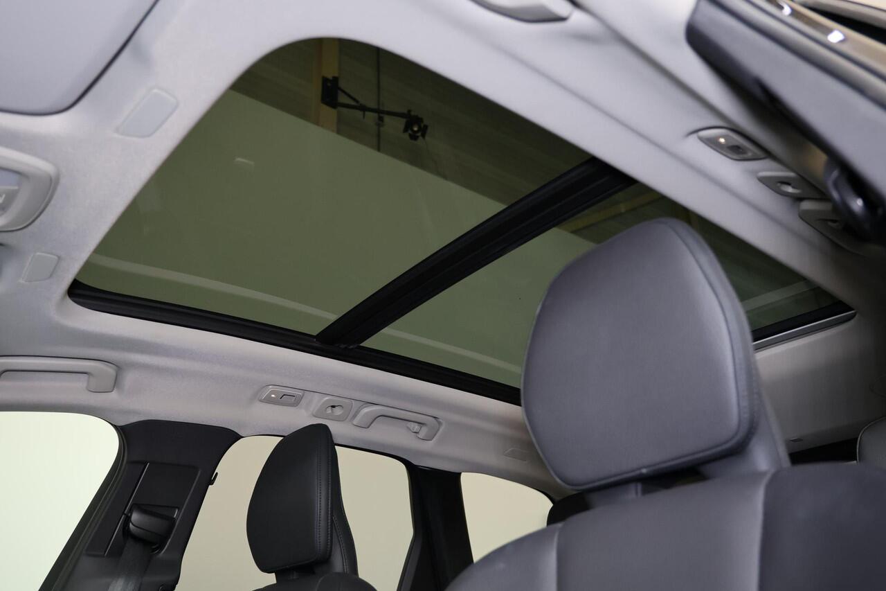 Volvo XC60 T8 Recharge AWD Plus Dark - Luchtvering - Panorama/schuifdak - IntelliSafe Assist & Surround - 360º Camera - Harman/Kardon audio - Adaptieve LED koplampen - Verwarmde voorstoelen, stuur & achterbank - Parkeersensoren voor & achter - Elektr. bedienb. voors