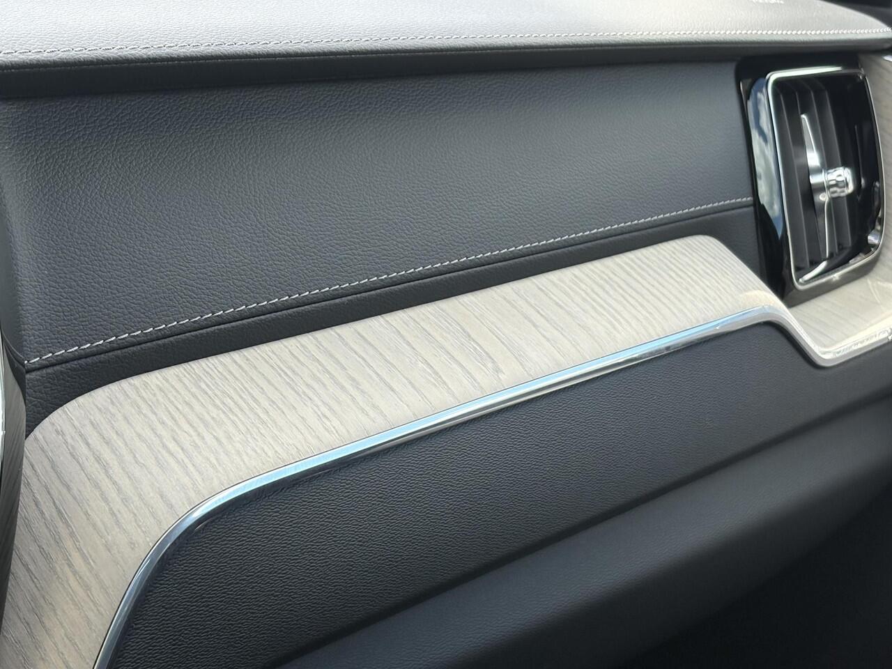 Volvo XC60 2.0 T6 Plug-in hybrid AWD Inscription | Long Range | Trekhaak | Bowers & Wilkins | HUD | Adaptieve Cruise controle | Camera | Stoel + Stuur + A-Bank Verwarmd | Standkachel | Adaptieve cruise control |