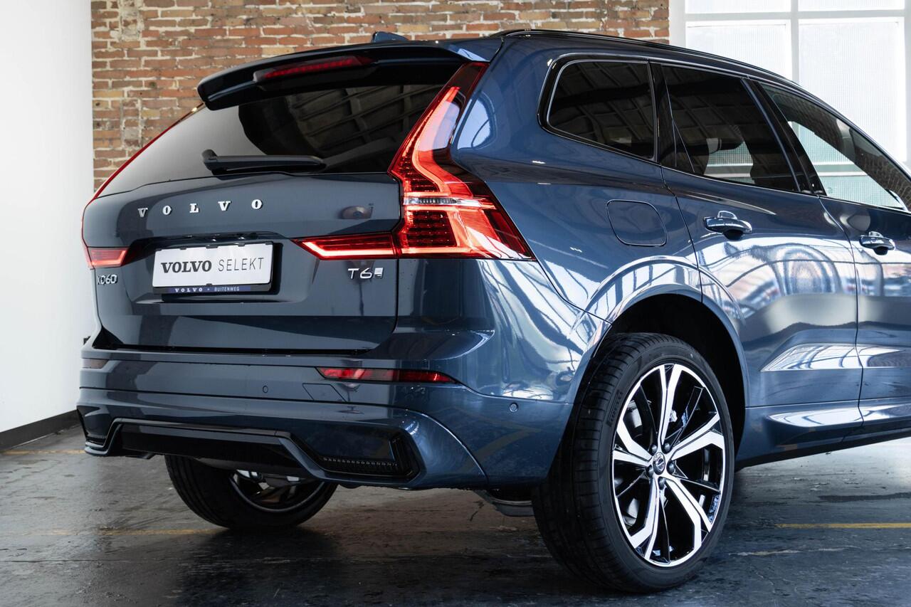 Volvo XC60 T6 Automaat Plug-in hybrid AWD Ultra Dark | Elektrisch panoramadak | Luchtvering | Premium audio by Bowers & Wilkins | Verwarmbare voorstoelen en achterbank | Verwarmbaar stuurwiel | Head-up display | Apple carplay/Android auto | Rondomzicht camera |