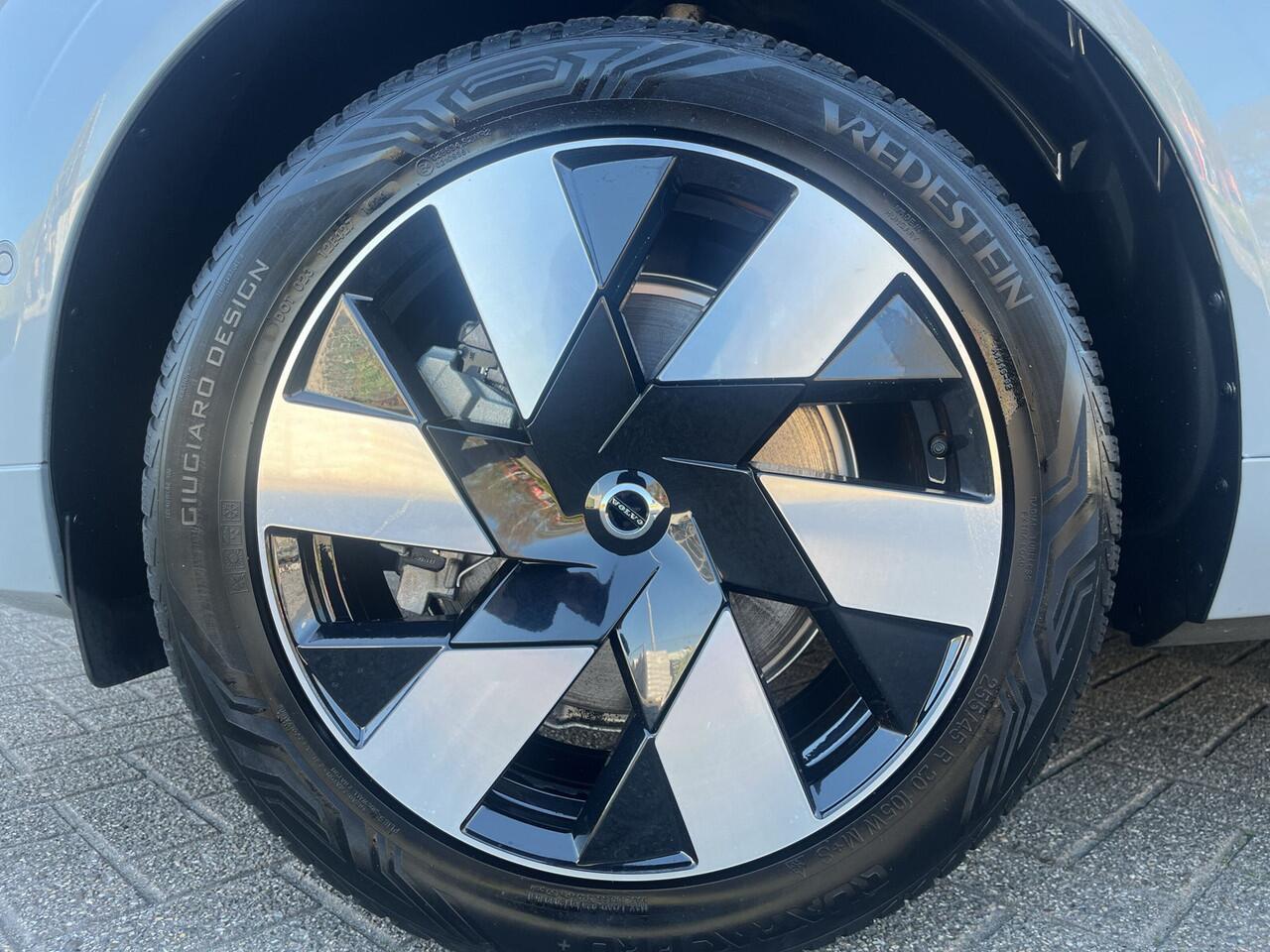 Volvo XC60 T6 Plug-in AWD Ultimate Dark / Head-Up / Trekhaak / Blis / 360 Camera / Schuif/kanteldak /