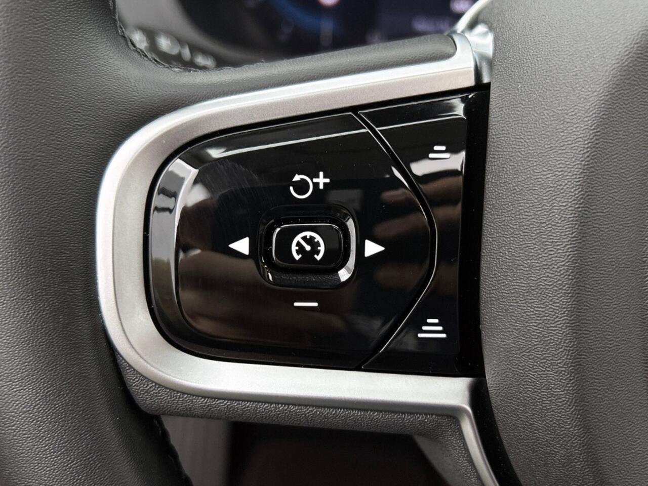 Volvo XC60 T6 AWD Ultra Dark Plug-In Hybrid