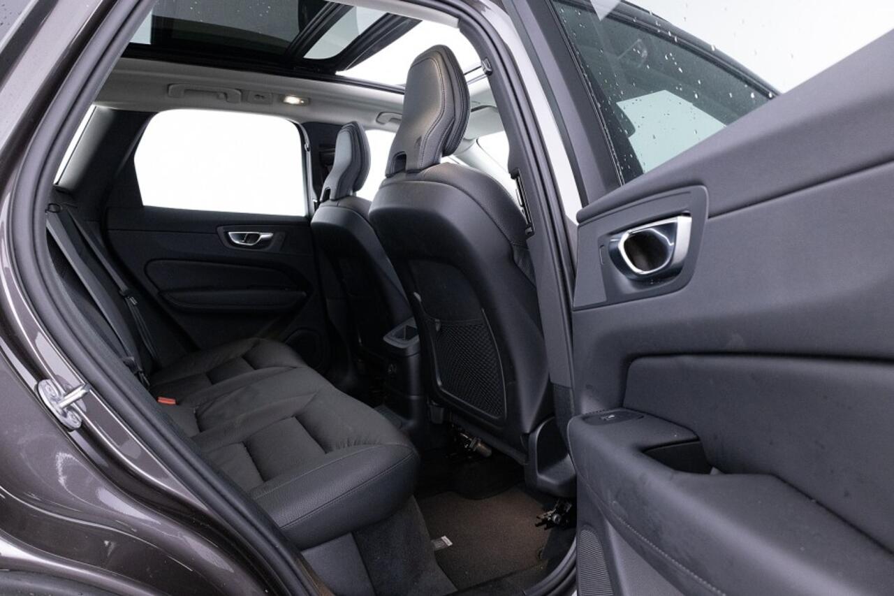 Volvo XC60 2.0 T8 Plug-in hybrid AWD Ultra Dark | LUCHTVERING | PANORAMADAK ? 1e Eigenaar