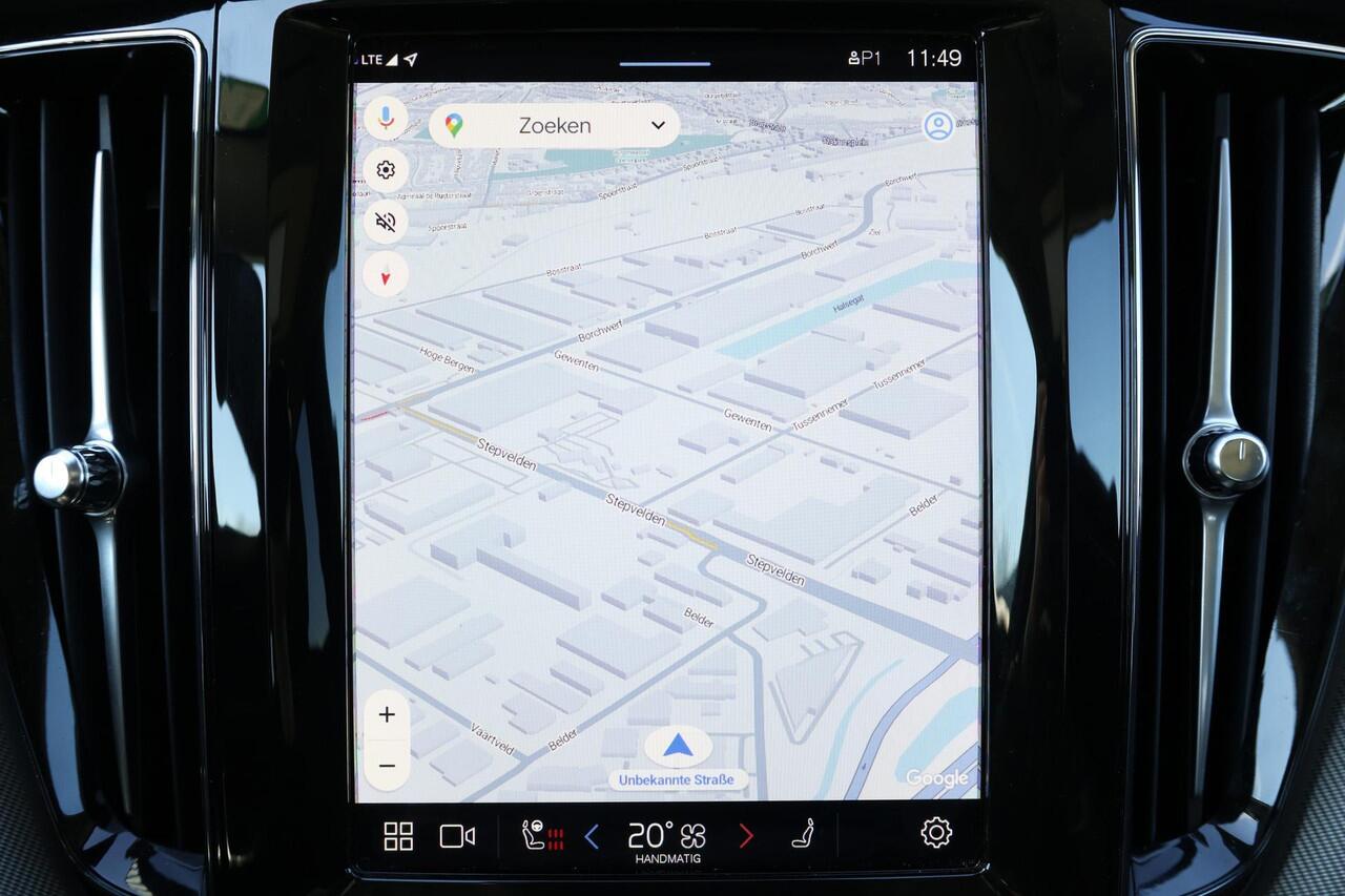 Volvo XC60 T8 Recharge AWD Ultimate Dark - Panorama/schuifdak - IntelliSafe Assist & Surround - 360º Camera - Verwarmde voorstoelen, stuur & achterbank - Parkeersensoren voor & achter - Elektr. bedienb. voorstoelen met geheugen - Head up display - Draadloze tel. lad