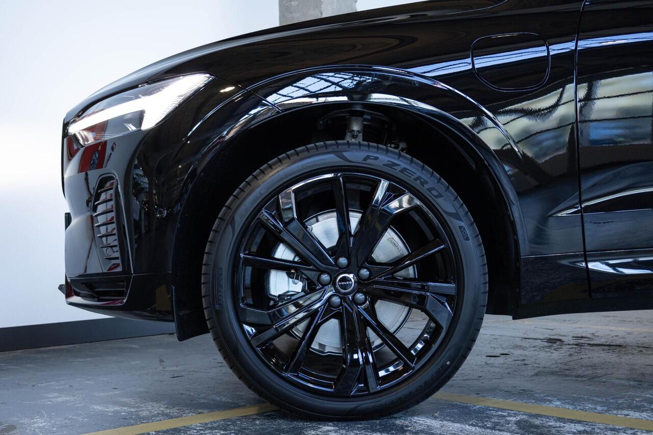 Volvo XC60 2.0 T6 Plug-in hybrid AWD Plus Black Edition | Verwacht Dec. 2025 | Luchtvering | Head-Up Display | 360º Camera | Schuif/Kantel-Panoramadak | Google Infotainment | 21" Lichtmetalen Wielen |