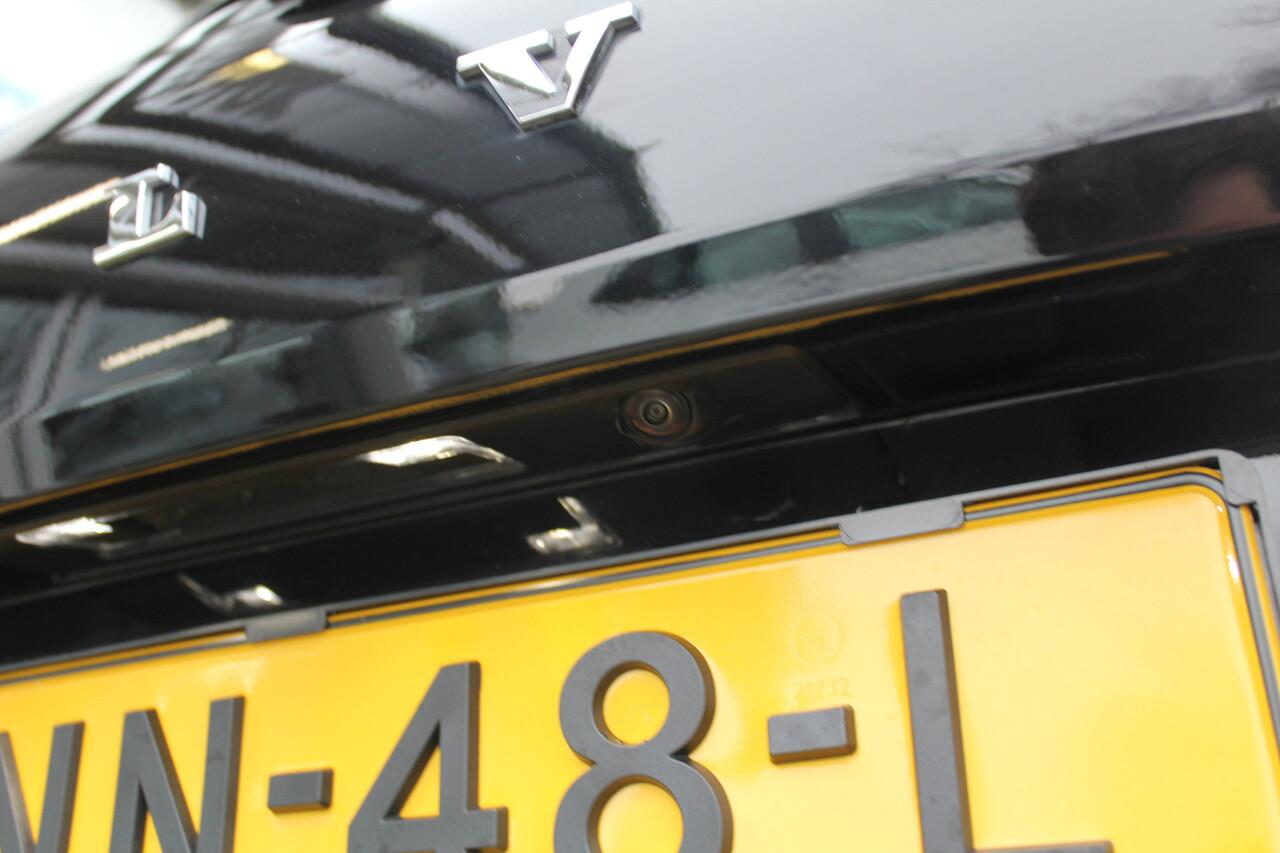 Volvo XC60 2.0 T6 Plug-in hybrid AWD Ultra Dark | Panorama dak | Elektrisch wegklapbare trekhaak | Stoel/stuur verwarming | Harman/Kardon Audiosysteem | Stoelventilatie | 360* Camera | Elektrisch verstelbare stoelen met memory | Achterbank Adaptive cruise | Climate 