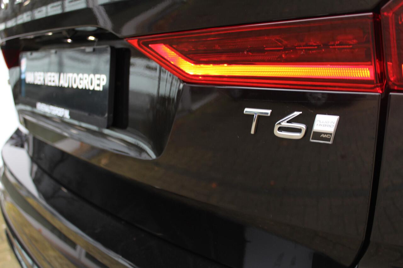 Volvo XC60 2.0 T6 Plug-in hybrid AWD Plus Dark | FACELIFT | Keyless entry/start | Achteruitrijcamera | Elektrische kofferbakklep | Memory stand stoelen | Adaptive cruise | Wegklapbare trekhaak | Apple CarPlay/Android Auto | Climate controle | Draadloze telefoonlader