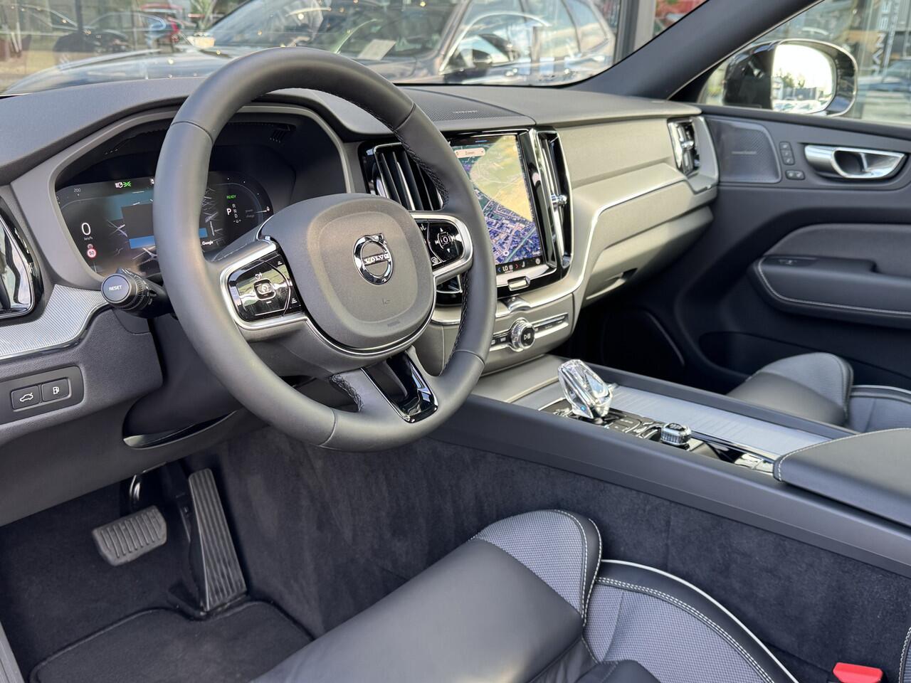 Volvo XC60 2.0 T6 Plug-in AWD Plus Black Edition Long Range | Pano | Harman/Kardon |