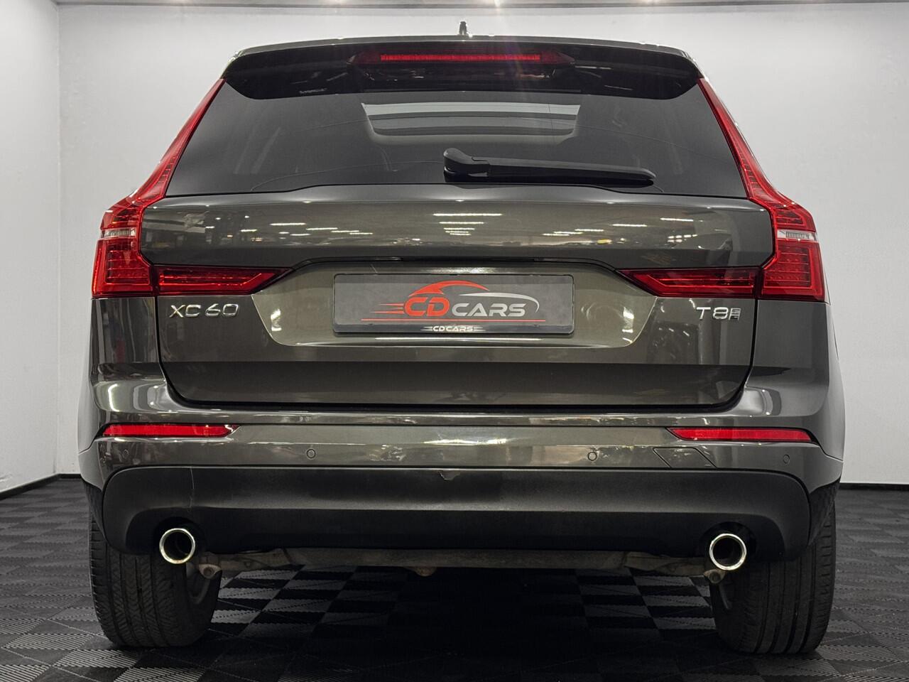 Volvo XC60 2.0 T8 Twin Engine AWD Momentum Pano, Parkeersensoren, Navi, Cruise control, Elektrische achterklep, Virtual desk