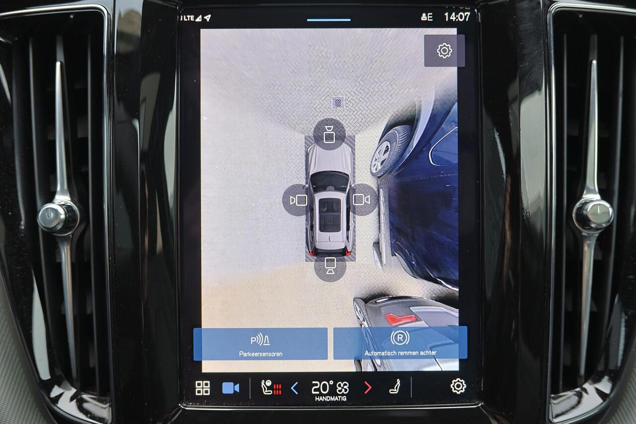 Volvo XC60 T8 Recharge AWD Ultra Black Edition - Luchtvering - Panorama/schuifdak - IntelliSafe Assist & Surround - 360º Camera - Harman/Kardon audio - Adaptieve LED koplampen - Verwarmde voorstoelen, stuur & achterbank - Parkeersensoren voor & achter - Elektr. bedi