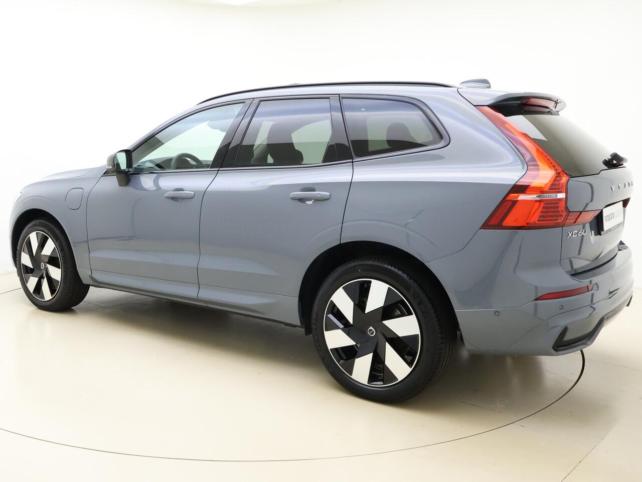 Volvo XC60 T6 350pk AWD Plus Dark / Harman en Kardon audio / Panorama dak / Camera rondom /