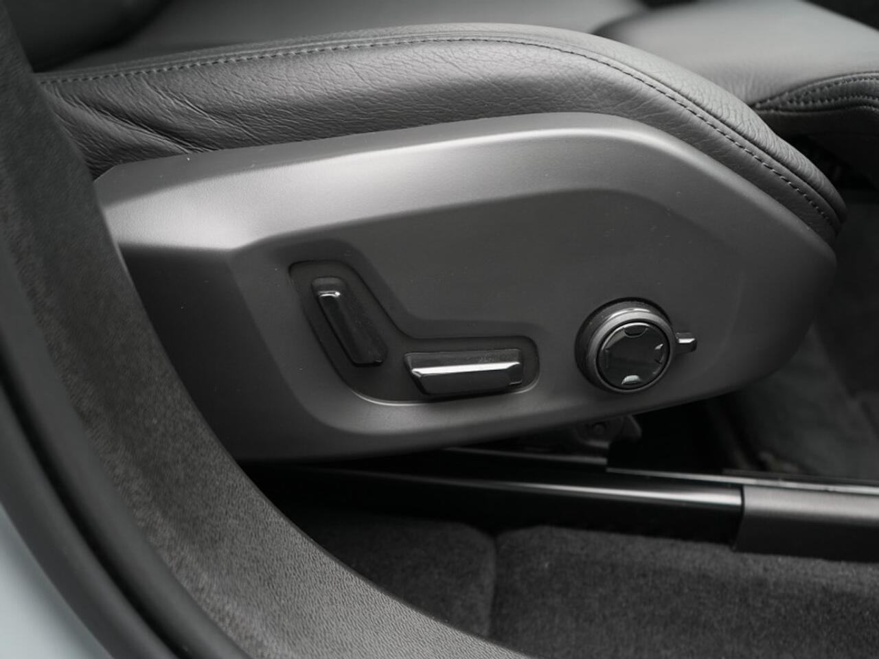 Volvo XC60 2.0 T8 Plug-in hybrid AWD Plus Dark Panoramadak