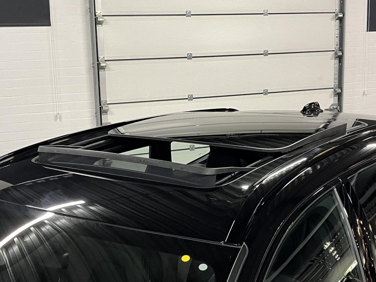 Volvo XC60 2.0 T6 Plug-in hybrid Black Edition | Open dak | Trekhaak | Long range | Adapt. Cruise control | Harman/Kardon |