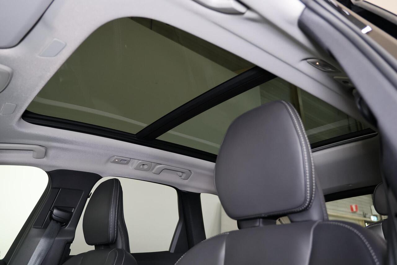 Volvo XC60 T8 Recharge AWD Ultra Dark - Panorama/schuifdak - Massage&Ventilatie stoelen - IntelliSafe Assist & Surround - 360º Camera -Nappa leder - Harman/Kardon audio - Adaptieve LED koplampen - Verwarmde voorstoelen, stuur & achterbank - Parkeersensoren voor & ac