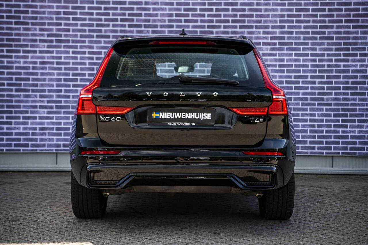 Volvo XC60 2.0 T6 Plug-in hybrid AWD Ultra Dark | Trekhaak | Adaptive cruise control | Head-up display | Harman/Kardon audio | Dode hoek detectie BLIS | Stoelverwarming voor + achter | Stuurverwarming | Elektrische stoelverstelling |